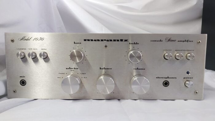 Amplificador Marantz Model 1030